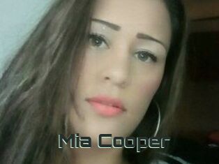 Mia_Cooper