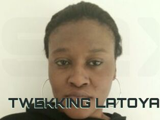 TWEKKING_LATOYA